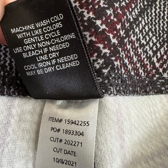 Women's EUC TORRID Pixie Ankle Pants Pull On Black Gray Plaid Career Casual 2X - Picture 7 of 7